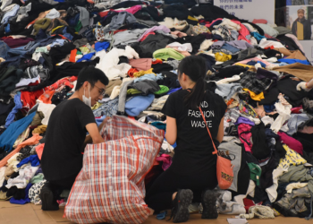 Help sort through second hand clothing with redress